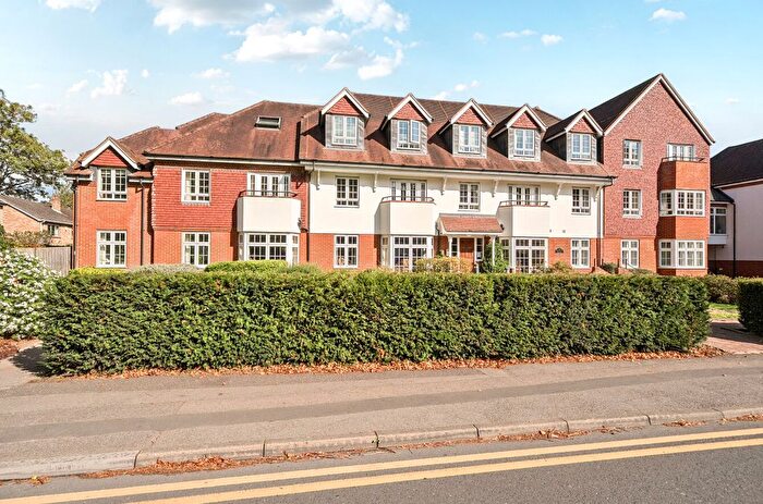 2 Bedroom Flat For Sale In Harding Place, Wokingham, Berkshire, RG40