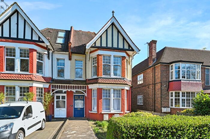 2 Bedroom Flat To Rent In Park View Road, London, N3