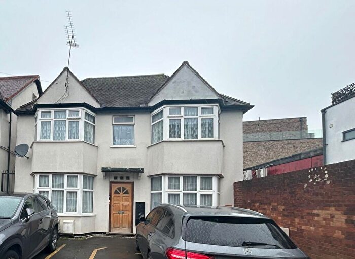 Studio To Rent In Highfield Avenue, Golders Green, NW11