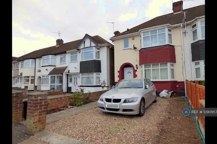 3 Bedroom Semi-Detached House To Rent In Stafford Rd, Ruislip, HA4