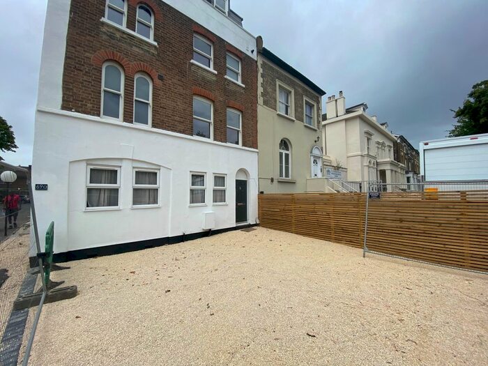 2 Bedroom Flat To Rent In Rosendale Road, Norwood, London, SE21