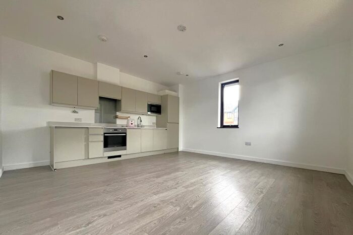 2 Bedroom Flat To Rent In Chertsey, KT16