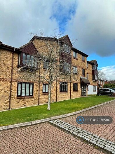 1 Bedroom Flat To Rent In Abbotsbury Court, Horsham, RH13