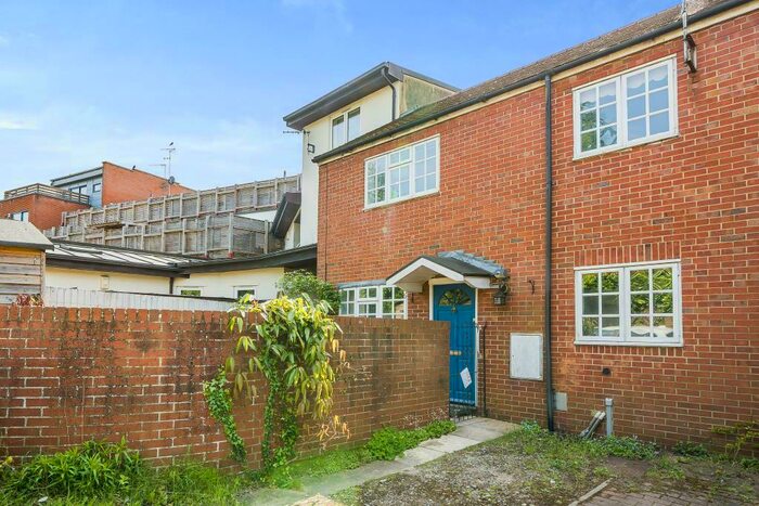 2 Bedroom End Of Terrace House To Rent In Osler Road, Headington, OX3