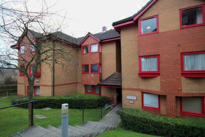 2 Bedroom Flat To Rent In Franklynn Road, Haywards Heath, RH16