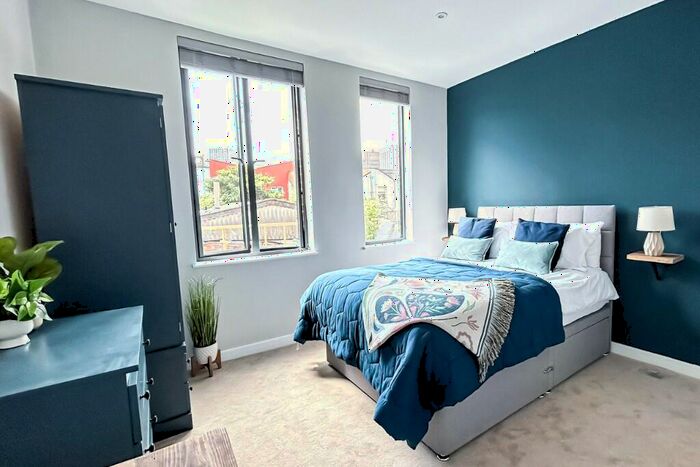 5 Bedroom House To Rent In West Street, Bristol, BS2