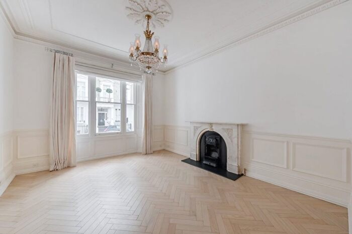 2 Bedroom Flat To Rent In Harcourt Terrace, London, SW10