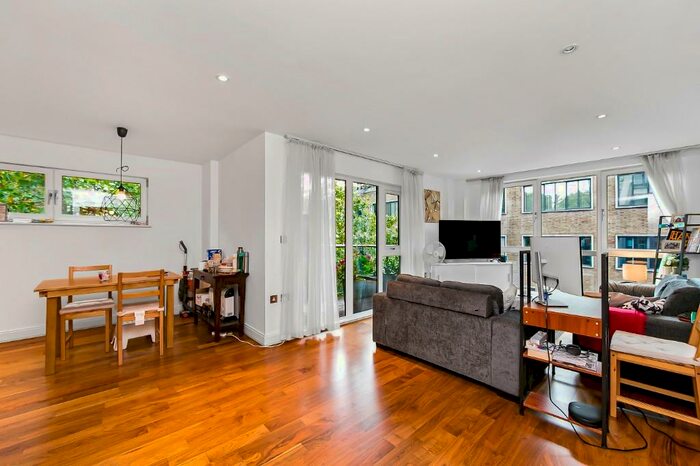 2 Bedroom Apartment To Rent In Clerkenwell Road, London, EC1M