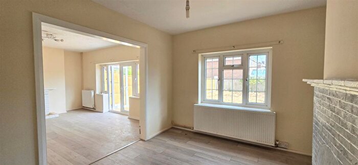 3 Bedroom Semi-Detached House To Rent In Ilbury Close, Shinfield, Reading, RG2
