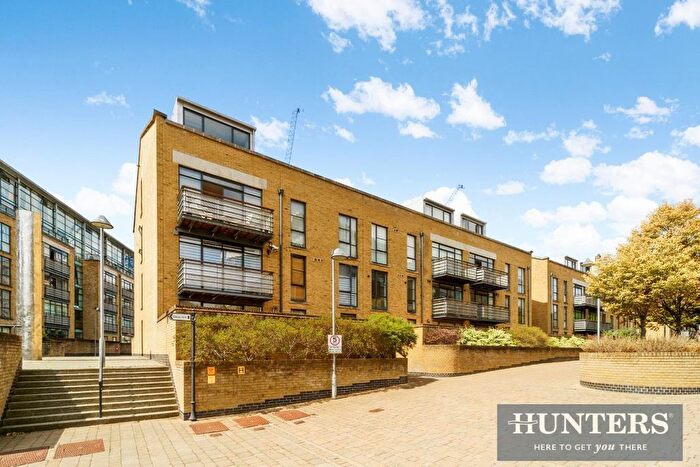2 Bedroom Flat For Sale In Town Meadow, Brentford, TW8