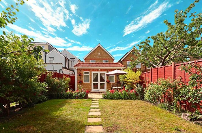 5 Bedroom Detached House To Rent In Worthington Road, Surbiton, KT6