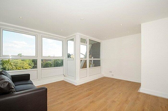 3 Bedroom Flat To Rent In Fenham Road, Peckham, London, SE15
