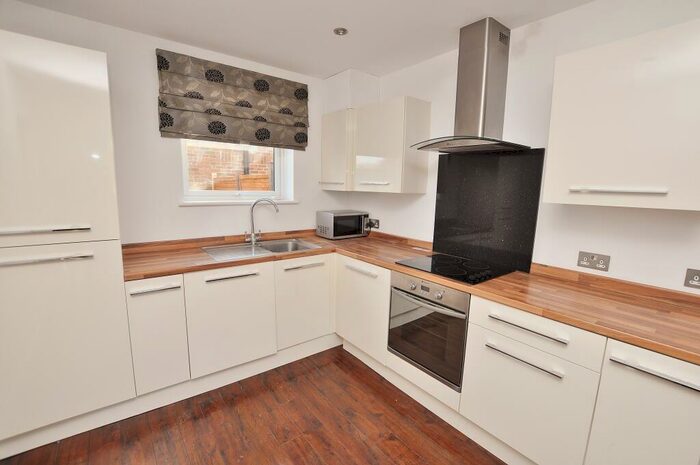 5 Bedroom Semi-Detached House To Rent In Fentum Road, Guildford, Surrey, GU2