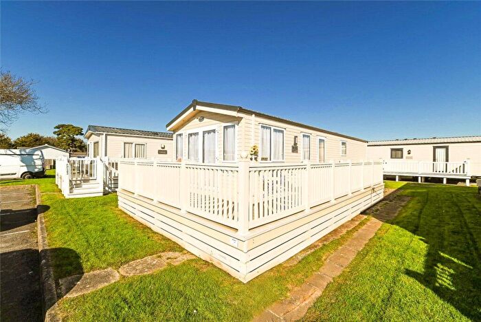 3 Bedroom Park Home For Sale In Field Place, Hoburne Naish Holiday Park, Barton On Sea, BH25