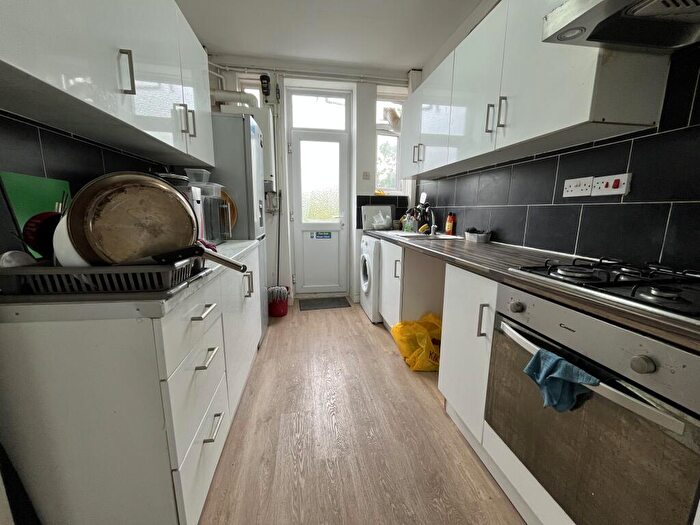 1 Bedroom Flat To Rent In Mottingham Road, Mottingham, Bromley, London, SE9