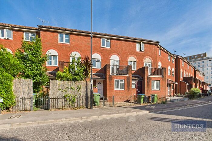 4 Bedroom Terraced House For Sale In Terminus Terrace, Southampton, SO14