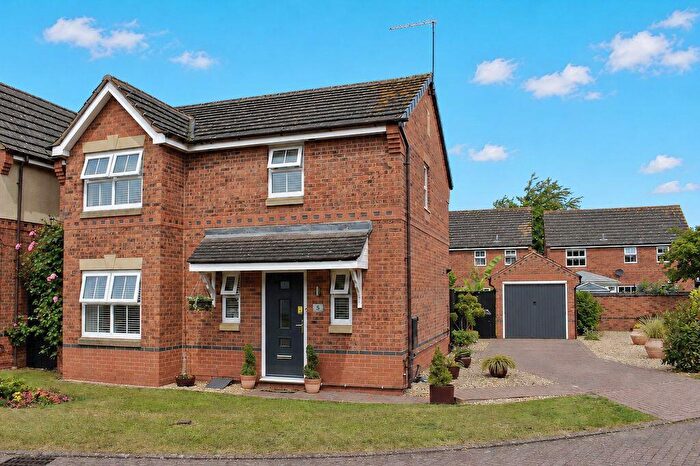 3 Bedroom Detached House For Sale In Halliwell Close, Newark, NG24