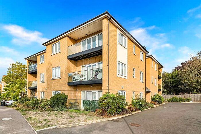 2 Bedroom Flat To Rent In Bakery Close, Romford, RM6