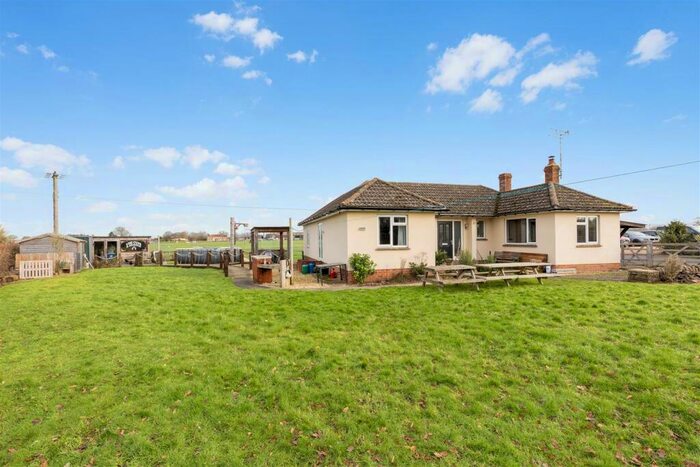 3 Bedroom Detached Bungalow For Sale In Lintern Lane, Gillingham, SP8