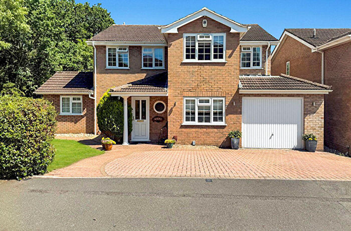 4 Bedroom Detached House For Sale In Minchin Green, Binfield, RG42