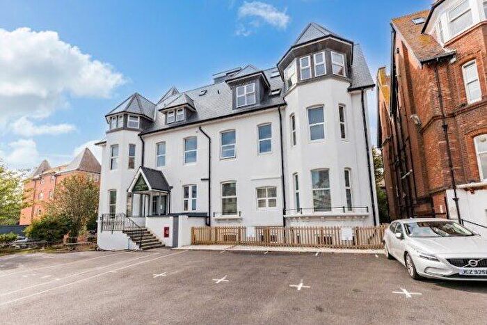 2 Bedroom Flat To Rent In West Cliff Gardens, Westbourne, Bournemouth, BH2