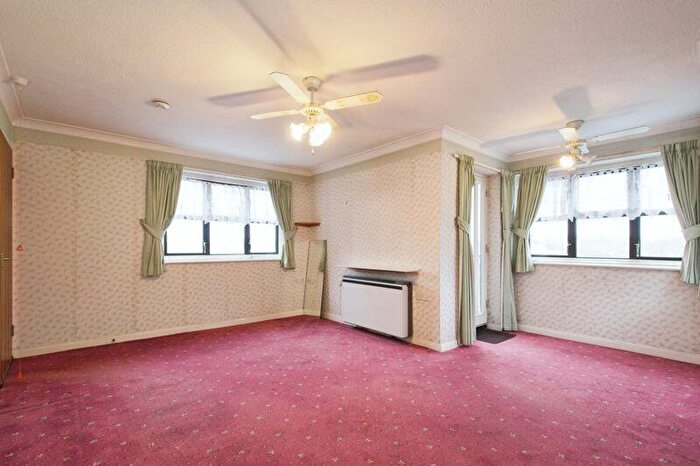 1 Bedroom Flat For Sale In Beech Haven Court, Crayford, DA1