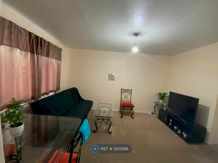 1 Bedroom Flat To Rent In Carnoustie Court, Croydon CR0