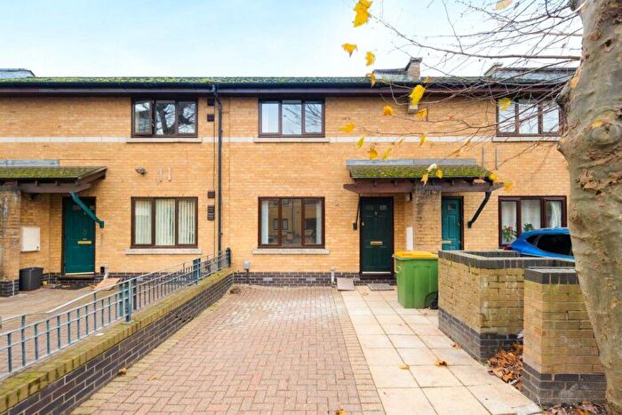 3 Bedroom Terraced House To Rent In Beaulieu Avenue, Silvertown, London, E16