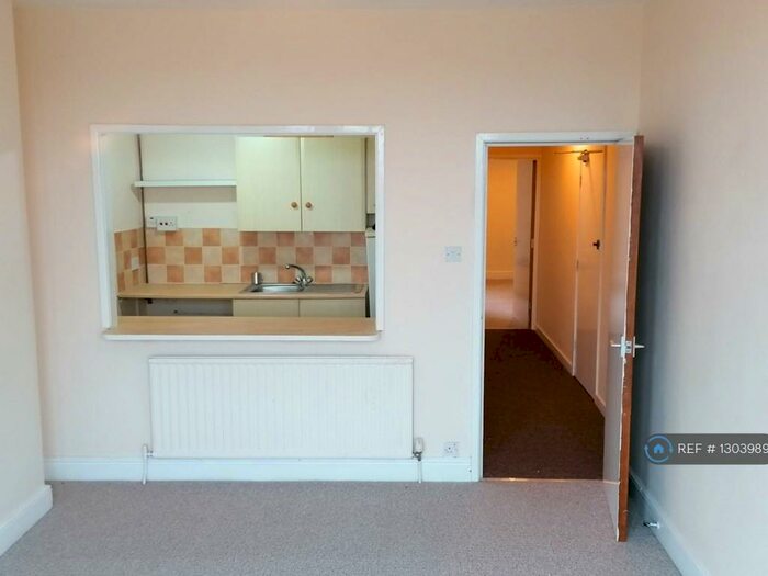 2 Bedroom Flat To Rent In Embankment Road, Pwllheli, LL53
