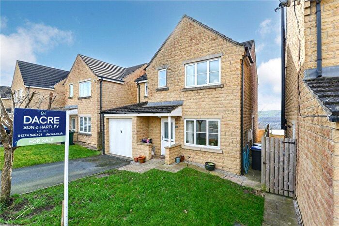 4 Bedroom Detached House For Sale In Tulyar Court, Bingley, West Yorkshire, BD16