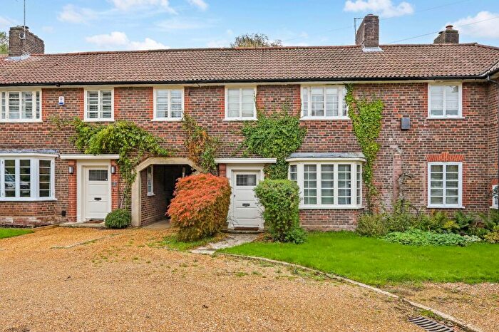4 Bedroom Terraced House For Sale In Bassett Green, Southampton, SO16