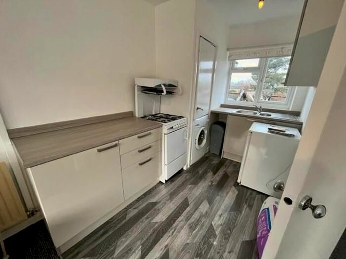 1 Bedroom Flat To Rent In A High Street, Harborne, Birmingham, B17