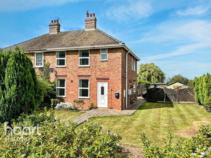 3 Bedroom Semi-Detached House For Sale In High Road, Spalding, PE12