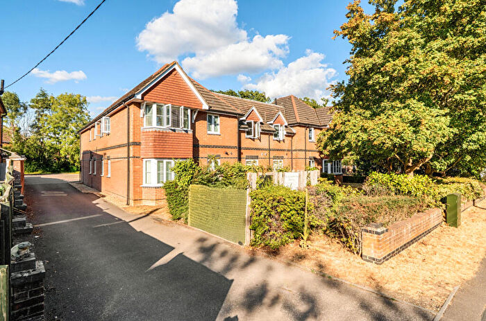 2 Bedroom Flat To Rent In Pound Road, Bursledon, Southampton, Hampshire, SO31