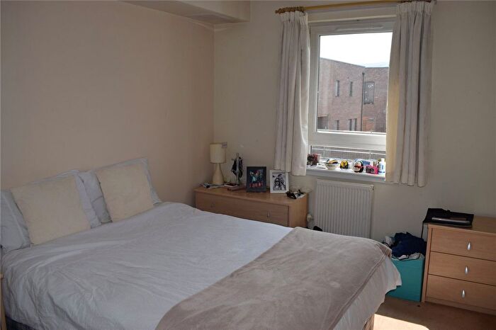 2 Bedroom Flat To Rent In Albion Gardens, Edinburgh, EH7