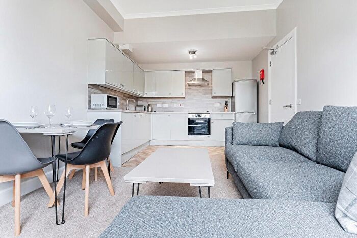 3 Bedroom Flat To Rent In Livingstone Place, Edinburgh, EH9