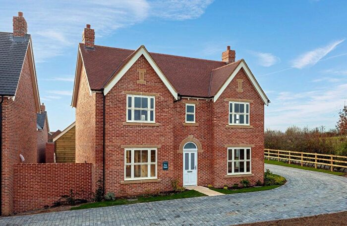 4 Bedroom Detached House For Sale In Huntshaw Close, Houlton, Rugby, CV23