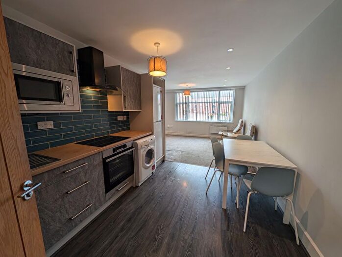 2 Bedroom Flat To Rent In Haydon House, Studley Warwickshire., B80