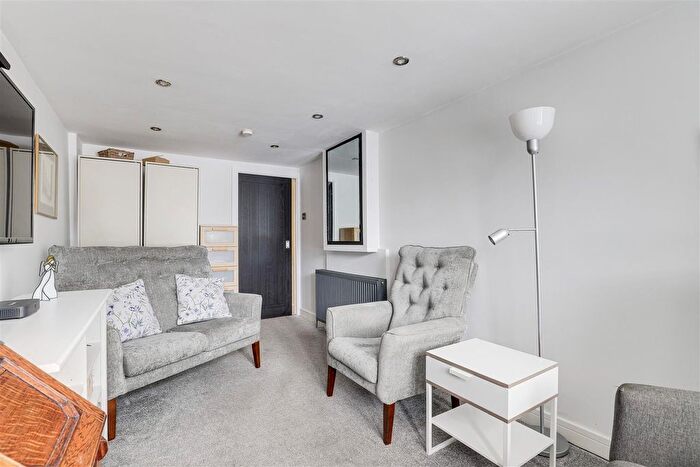 5 Bedroom Detached House For Sale In Greythorn Drive, West Bridgford, Nottinghamshire, NG2