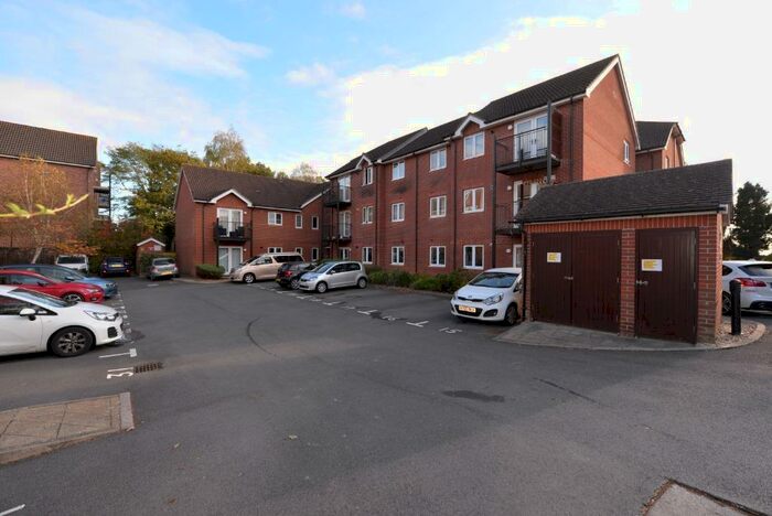2 Bedroom Flat To Rent In Langtry Court, Providence Hill, Southampton, SO31