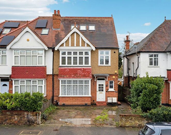 2 Bedroom Maisonette For Sale In Marsh Road, Pinner, HA5