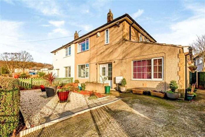 2 Bedroom Semi-Detached House For Sale In Tynwald Road, Leeds, LS17