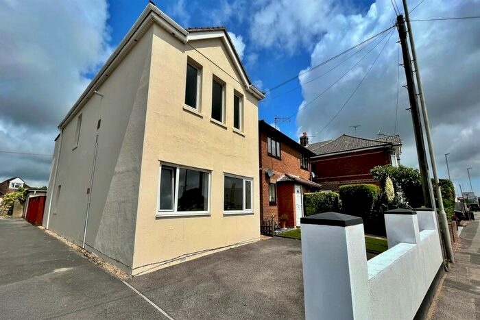 4 Bedroom Detached House To Rent In Parkstone, BH12