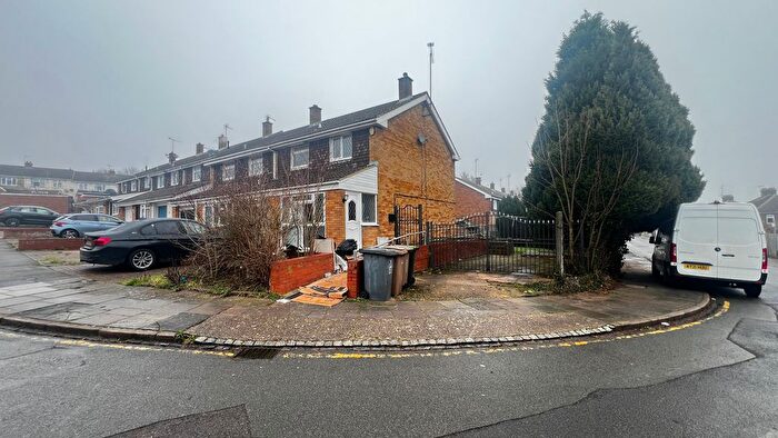 4 Bedroom Semi Detached House To Rent In Woodbridge Close, Luton, LU4