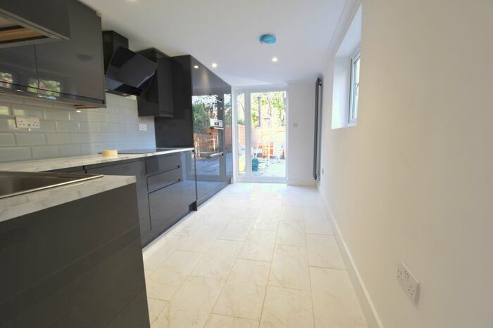 2 Bedroom Flat To Rent In Beaconsfield Road, London, N15