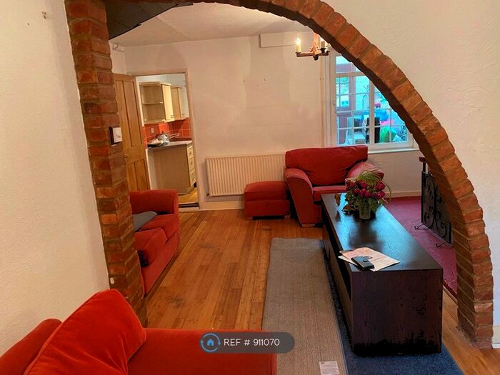 2 Bedroom End Of Terrace House To Rent In Vicarage Road, Blackwater, Camberley, GU17