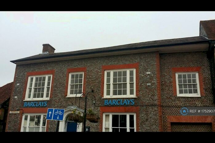 3 Bedroom Flat To Rent In High Street, Princes Risborough, HP27