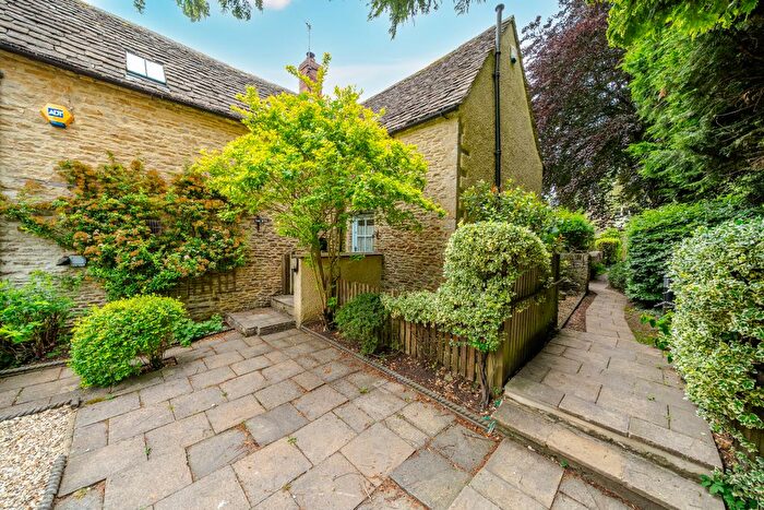 3 Bedroom Barn Conversion For Sale In Daglingworth, Cirencester, GL7