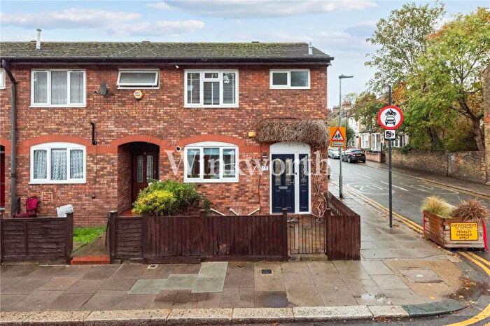 3 Bedroom End Of Terrace House For Sale In Moorefield Road, London, N17