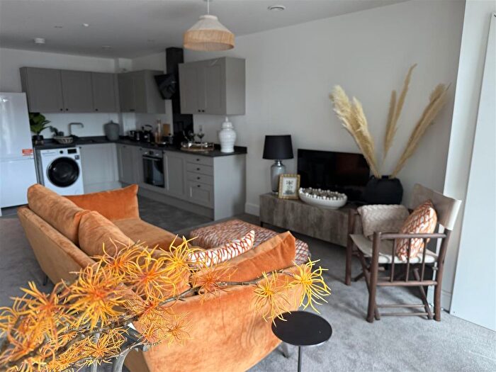 2 Bedroom Flat To Rent In Flat, Martin Court, Hastings, TN34